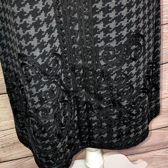 Donna Morgan Houndstooth Maternity Shift Dress - Picture 3 of 6